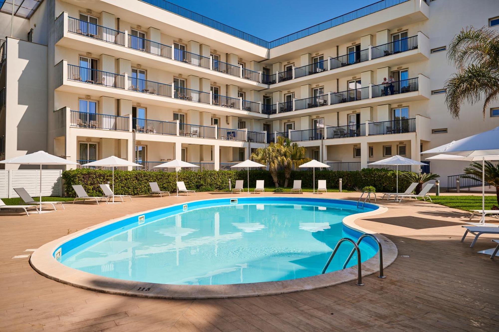 Ticho'S Greenblu Hotel Castellaneta Marina Exterior photo