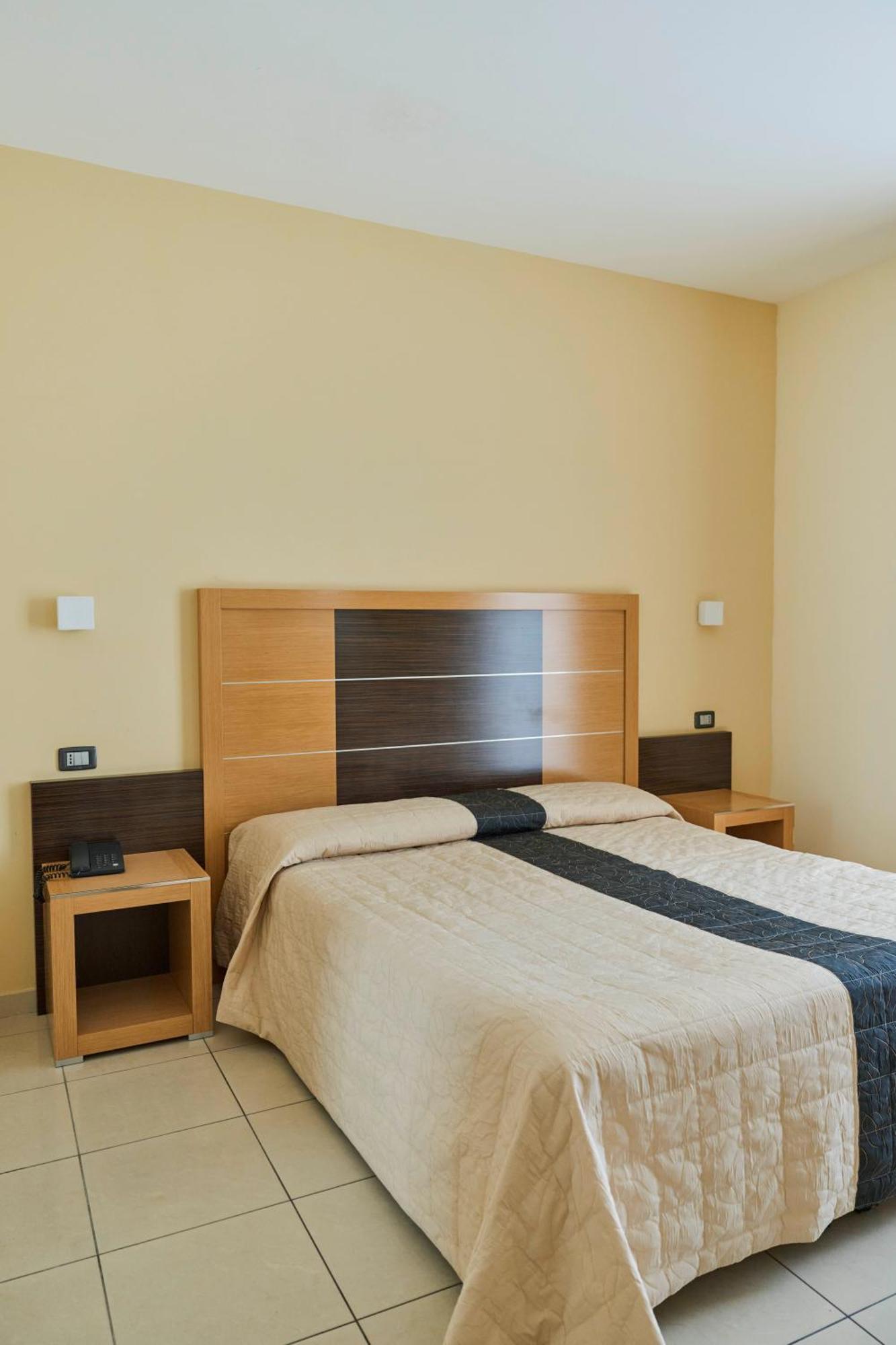 Ticho'S Greenblu Hotel Castellaneta Marina Exterior photo